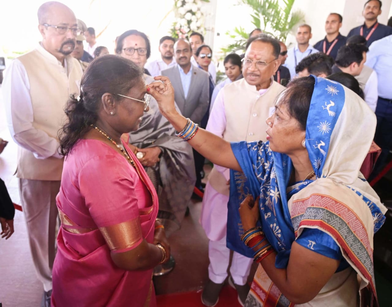 राष्ट्रपति श्रीमती द्रौपदी मुर्मु का मुख्यमंत्री निवास में आत्मीय स्वागत